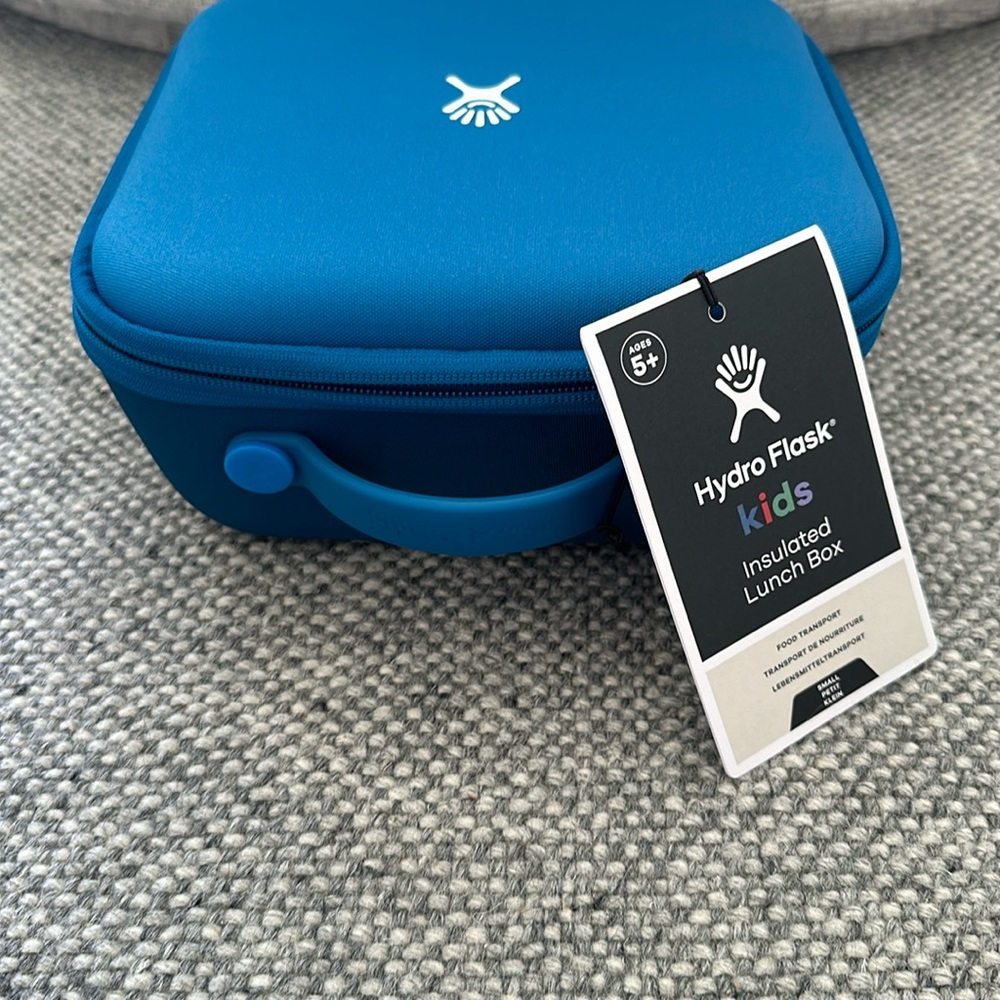 NWT Hydro flask kids insulated lunch box blue